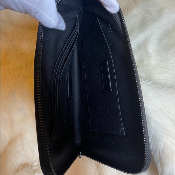 Saint Laurent Zipped Clutch - Picture 3 of 5